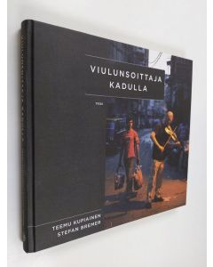 Kirjailijan Teemu Kupiainen käytetty kirja Viulunsoittaja kadulla : es muss sein