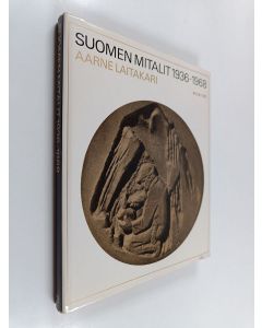 Kirjailijan Aarne Laitakari käytetty kirja Suomen mitalit 1936-1968