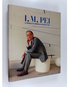 Kirjailijan Carter Wiseman käytetty kirja I. M. Pei : a profile in American architecture