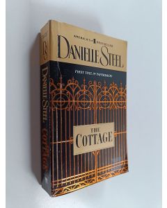 Kirjailijan Danielle Steel käytetty kirja The Cottage - A Novel