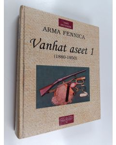 Kirjailijan Timo Hyytinen käytetty kirja Vanhat aseet 1 (1880-1950)