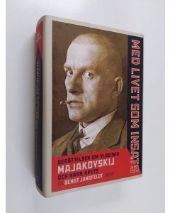 Kirjailijan Bengt Jangfeldt käytetty kirja Med livet som insats : berättelsen om Vladimir Majakovskij och hans krets