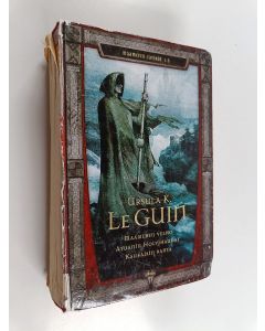 Kirjailijan Ursula K. Le Guin käytetty kirja Maameren tarinat 1-3 : Maameren velho ; Atuanin holvihaudat ; Kaukaisin ranta