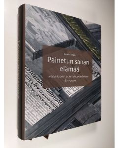 Kirjailijan Lasse Kangas käytetty kirja Painetun sanan elämää : Keski-Suomi ja Keskisuomalainen 1871-2007 (signeerattu, tekijän omiste)