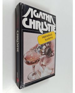 Kirjailijan Agatha Christie käytetty kirja Helmeilevä kuolema