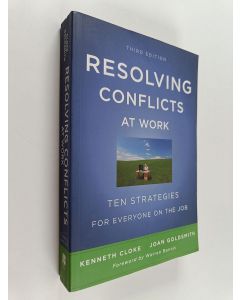 Kirjailijan Kenneth Cloke & Joan Goldsmith käytetty kirja Resolving Conflicts at Work : Ten Strategies for Everyone on the Job