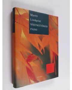 Kirjailijan Martti Lindqvist käytetty kirja Näkymättömän paino