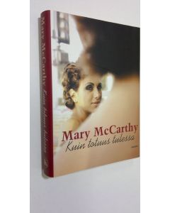 Kirjailijan Mary McCarthy käytetty kirja Kuin totuus tulessa