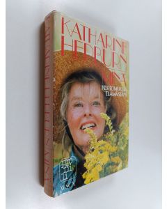 Kirjailijan Katharine Hepburn käytetty kirja Minä