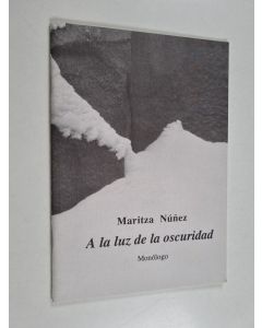 Kirjailijan Maritza Nunez käytetty kirja A la luz de la oscuridad : monólogo