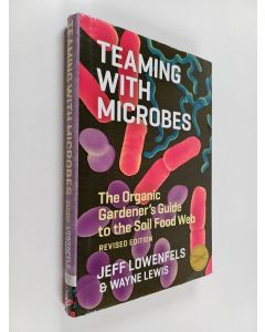 Kirjailijan Jeff Lowenfels käytetty kirja Teaming with microbes : the organic gardener's guide to the soil food web