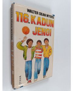 Kirjailijan Walter Dean Myers käytetty kirja 116. kadun jengi