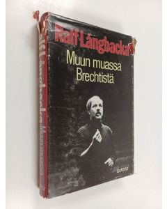 Kirjailijan Ralf Långbacka käytetty kirja Muun muassa Brechtistä : tekstejä teatterista