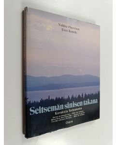 Kirjailijan Veikko Huovinen käytetty kirja Seitsemän sinisen takana : kuvakirja Sotkamosta