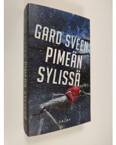 Kirjailijan Gard Sveen käytetty kirja Pimeän sylissä (ERINOMAINEN)