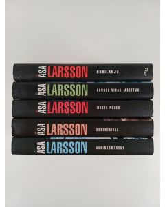 Kirjailijan Åsa Larsson käytetty kirja Åsa Larsson-paketti (5 kirjaa) : Aurinkomyrsky ; Sudentaival ; Musta polku ; Kunnes vihasi asettuu ; Uhrilahja