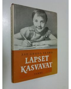 Kirjailijan Åse Gruda Skard käytetty kirja Lapset kasvavat