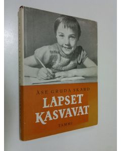 Kirjailijan Åse Gruda Skard käytetty kirja Lapset kasvavat