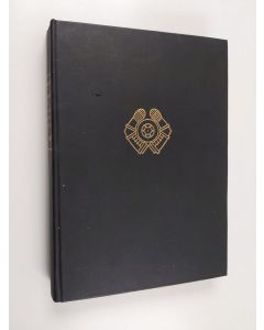 Kirjailijan Pekka Kantakoski käytetty kirja Suomalaiset panssarivaunujoukot 1919-1969