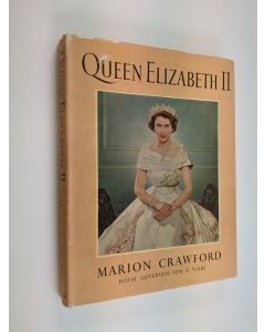 Kirjailijan Marion Crawford käytetty kirja Queen Elizabeth II