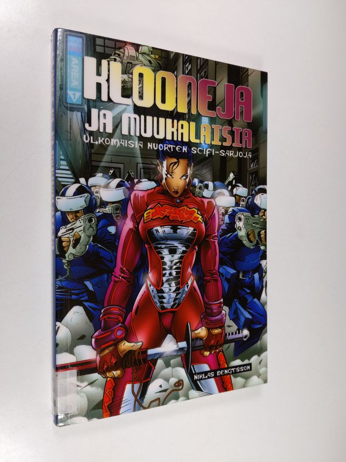 Niklas Bengtsson : Klooneja ja muukalaisia : ulkomaisia nuorten scifi-sarjoja