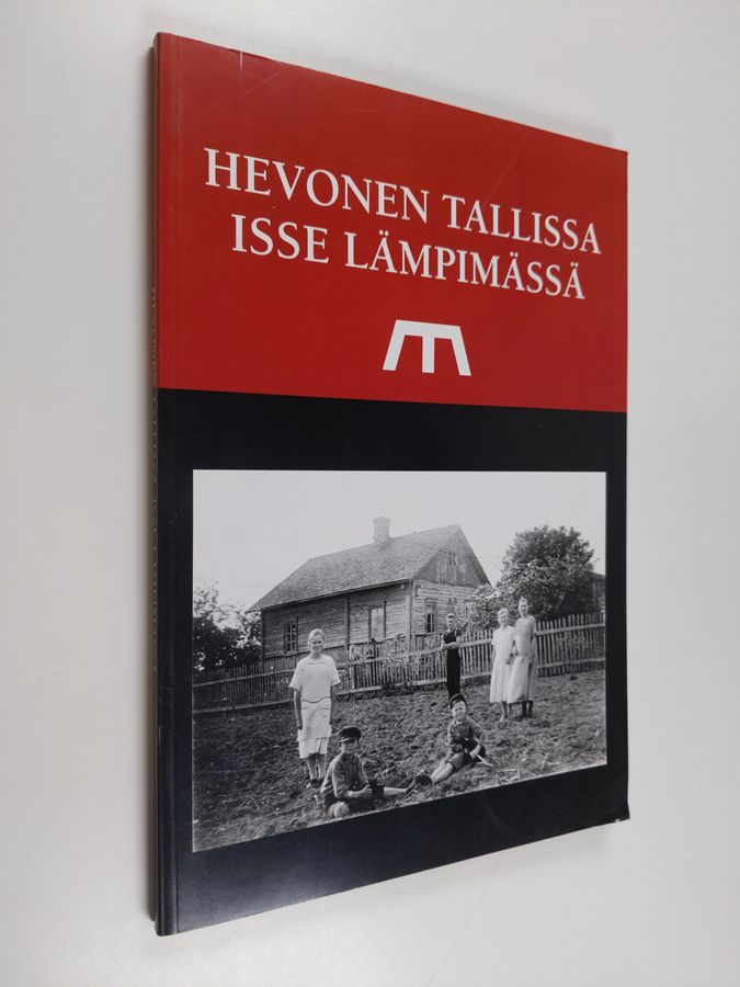 Hevonen tallissa, isse lämpimässä