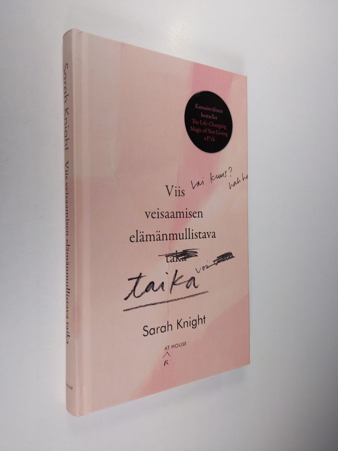 Sarah Knight : Viis veisaamisen elämänmullistava taika : eli kuinka lakkaat tuhlaamasta aikaa, jota sinulla ei ole, ihmisten kanssa, joista et pidä, asioihin, joita et halua tehdä