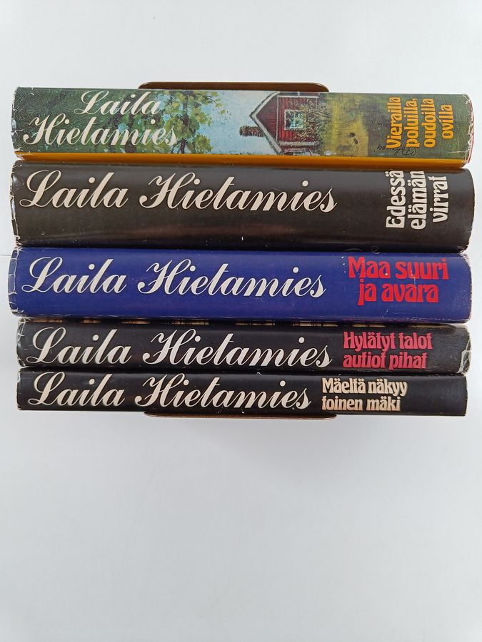 Laila Hietamies : Kannas-sarja 1-5 :  Mäeltä näkyy toinen mäki ; Maa suuri ja avara ; Hylätyt talot, autiot pihat ; Vierailla poluilla, oudoilla ovilla ; Edessä elämän virrat