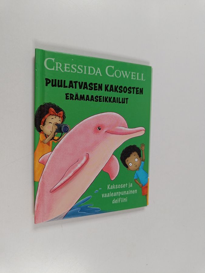 Kaksoset ja vaaleanpunainen delfiini