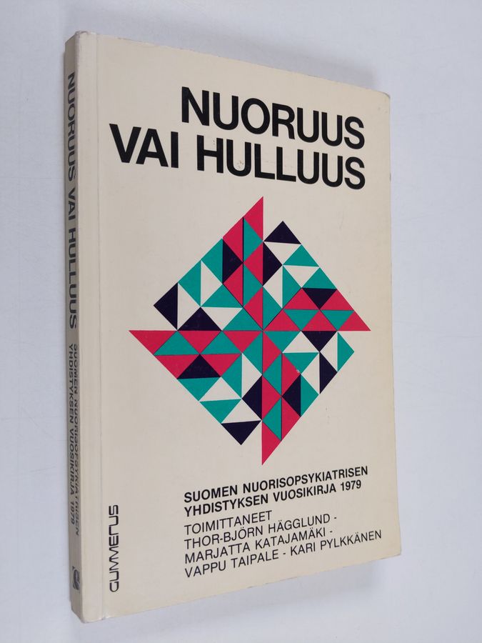 Tor-Björn Hägglund : Nuoruus vai hulluus : Suomen nuorisopsykiatrisen yhdistyksen vuosikirja I 1979