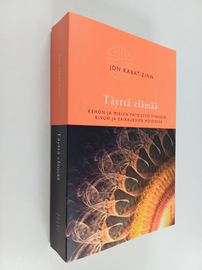 Jon Kabat-Zinn : Täyttä elämää : kehon ja mielen yhteistyö stressin, kivun ja sairauksien hoidossa
