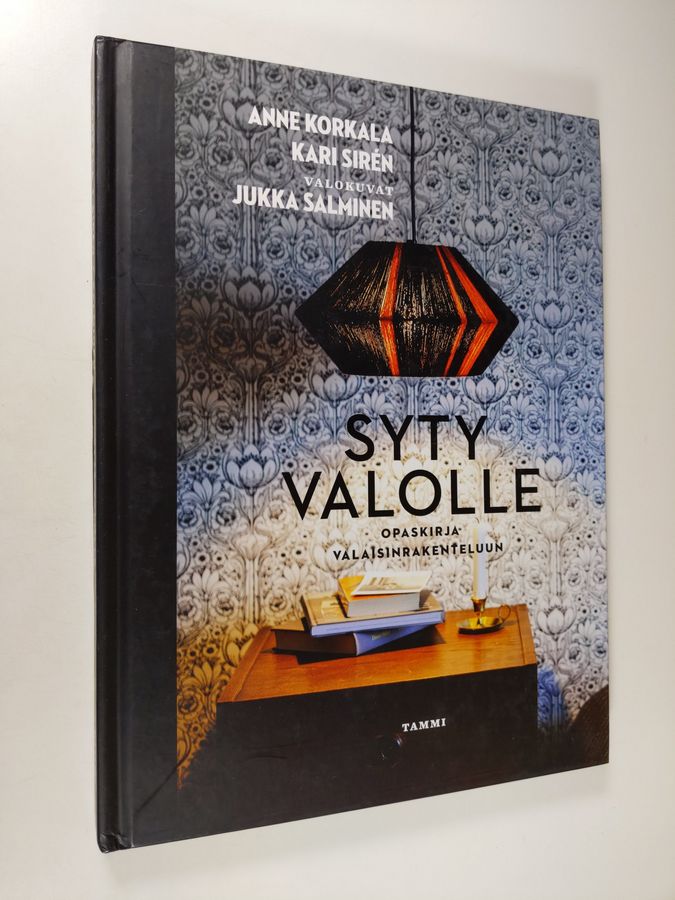 Anne Korkala : Syty valolle : opaskirja valaisinrakenteluun