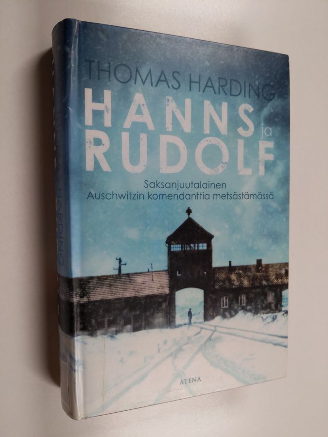 Thomas Harding : Hanns ja Rudolf : saksanjuutalainen Auschwitzin komendanttia metsästämässä