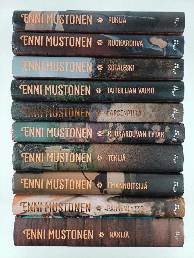 Enni Mustonen : Enni Mustonen -paketti (10 kirjaa) : Näkijä ; Paimentyttö ; Emännöitsijä ; Tekijä ; Ruokarouvan tytär ; Lapsenpiika ; Taiteilijan vaimo ; Sotaleski ; Ruokarouva ; Pukija