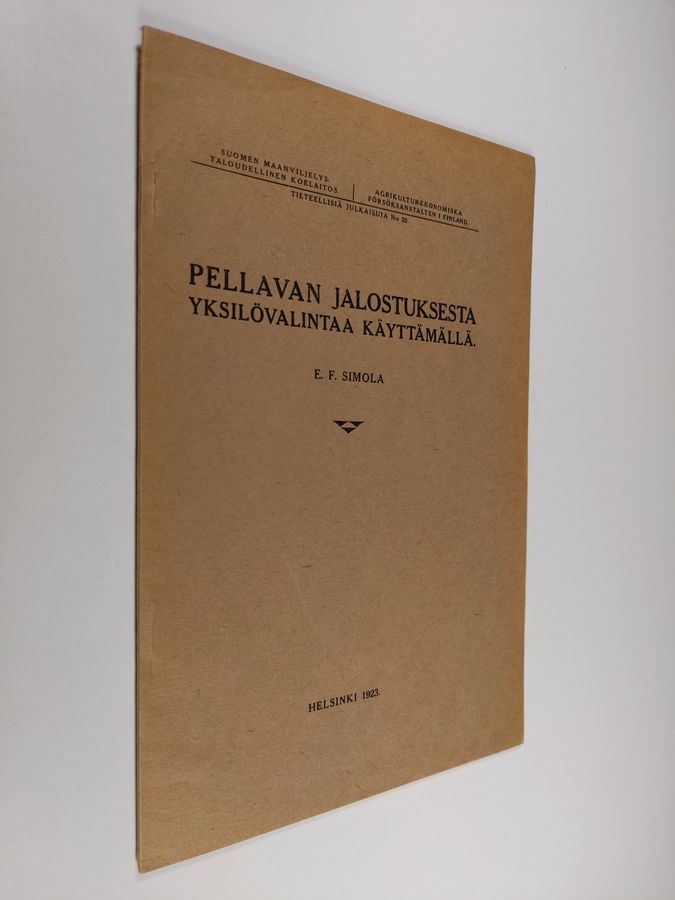 E. F. Simola : Pellavan jalostuksesta yksilövalintaa käyttämällä