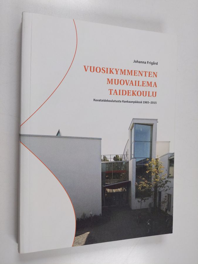 Vuosikymmenten muovailema Taidekoulu