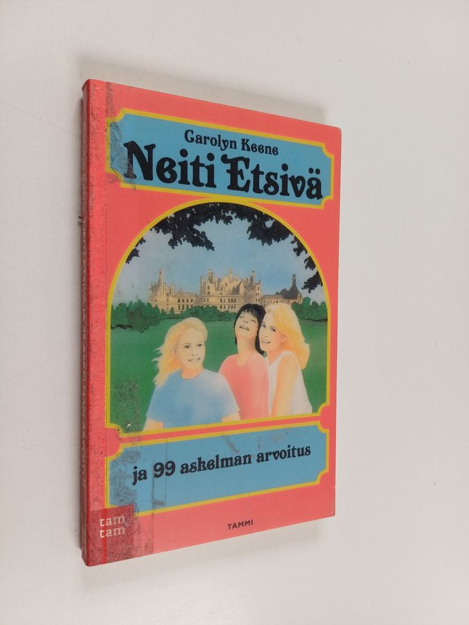 Neiti Etsivä ja 99 askelman arvoitus