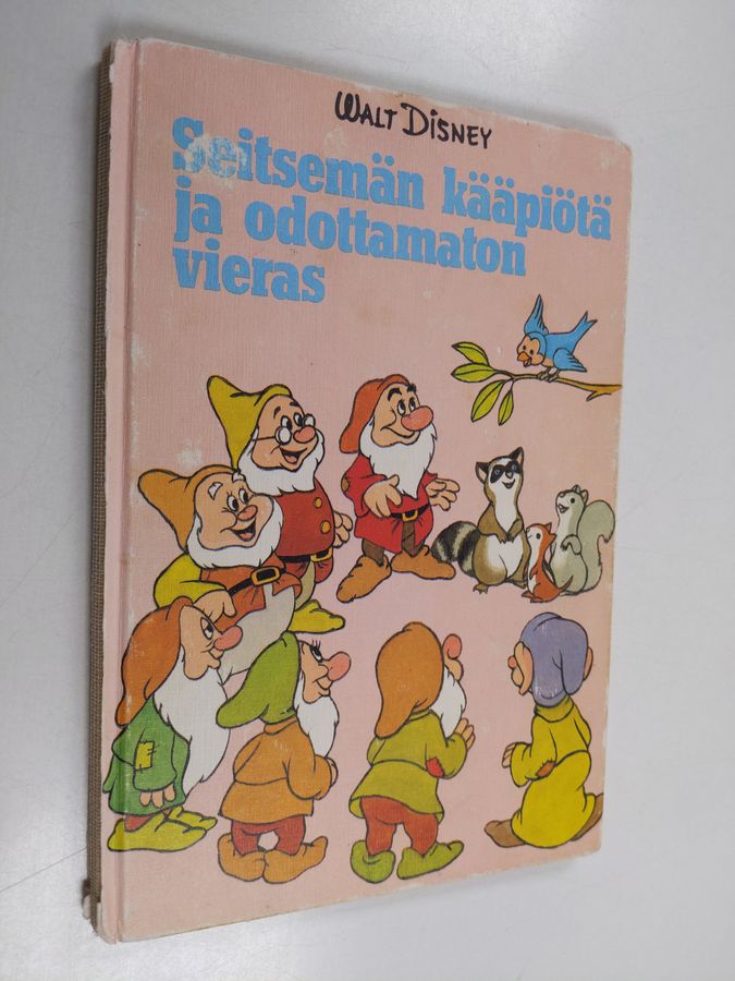 Seitsemän kääpiötä ja odottamaton vieras