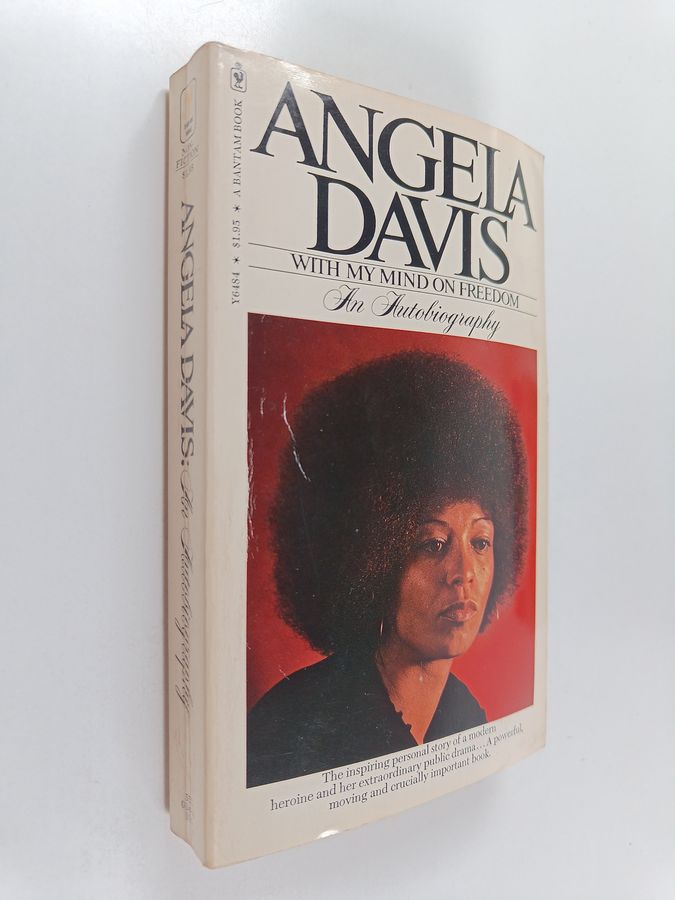 Angela Davis - An Autobiography