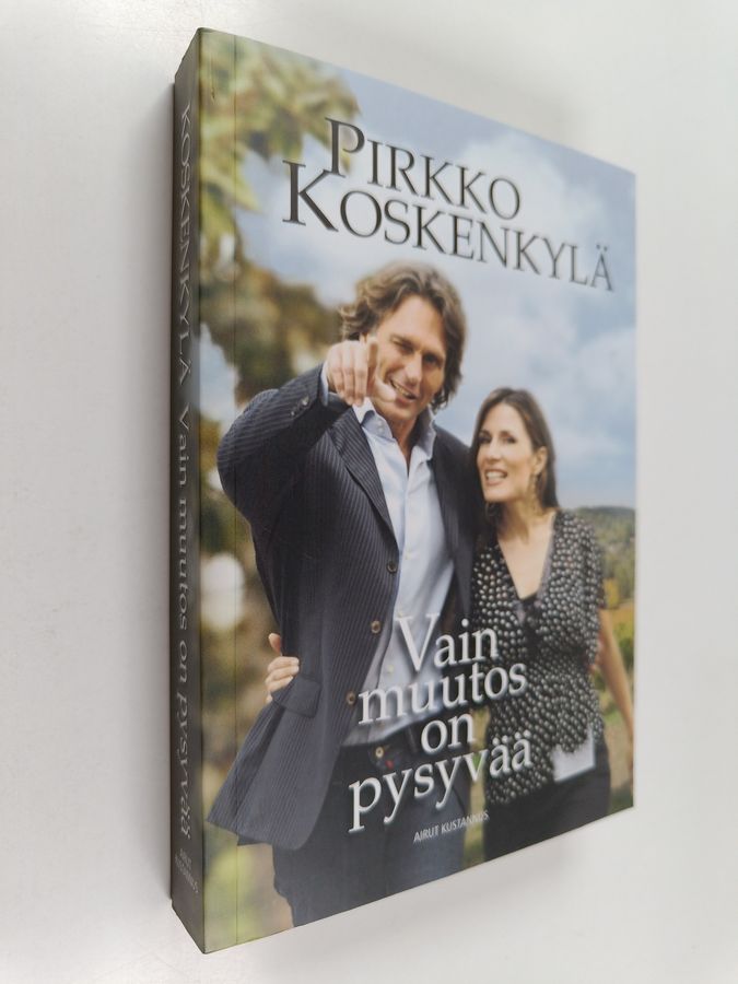 Pirkko Koskenkylä : Vain muutos on pysyvää : romaani