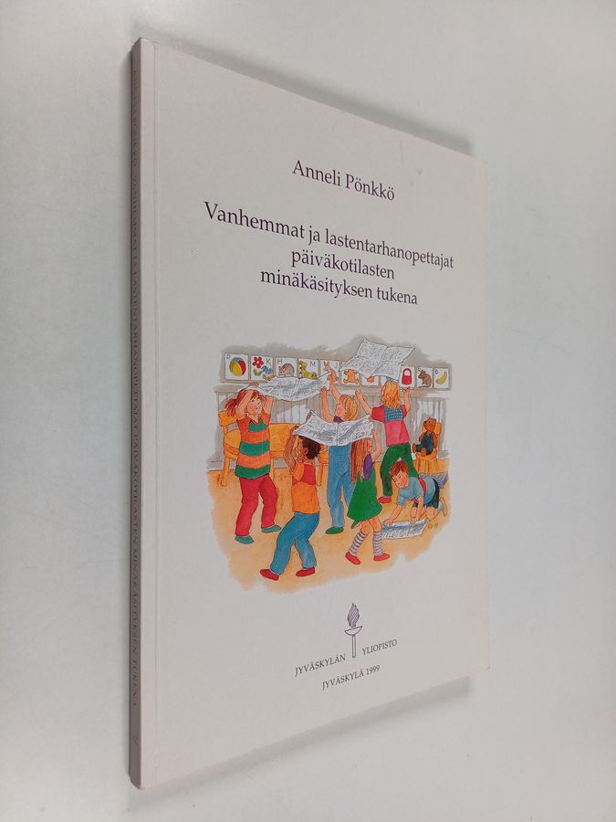 Vanhemmat ja lastentarhanopettajat päiväkotilasten minäkäsityksen tukena