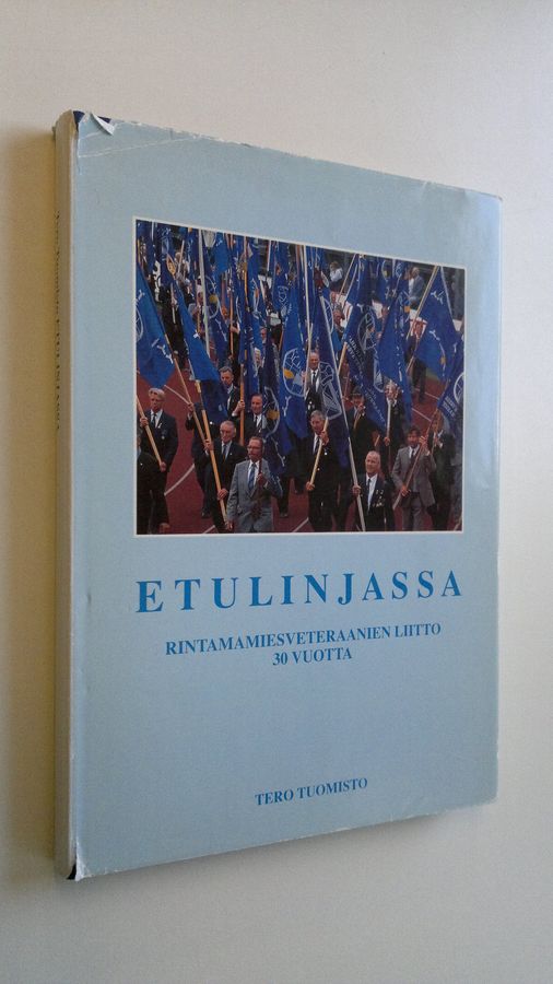 Tero Tuomisto : Etulinjassa : Rintamamiesveteraanien liitto ry 30 vuotta