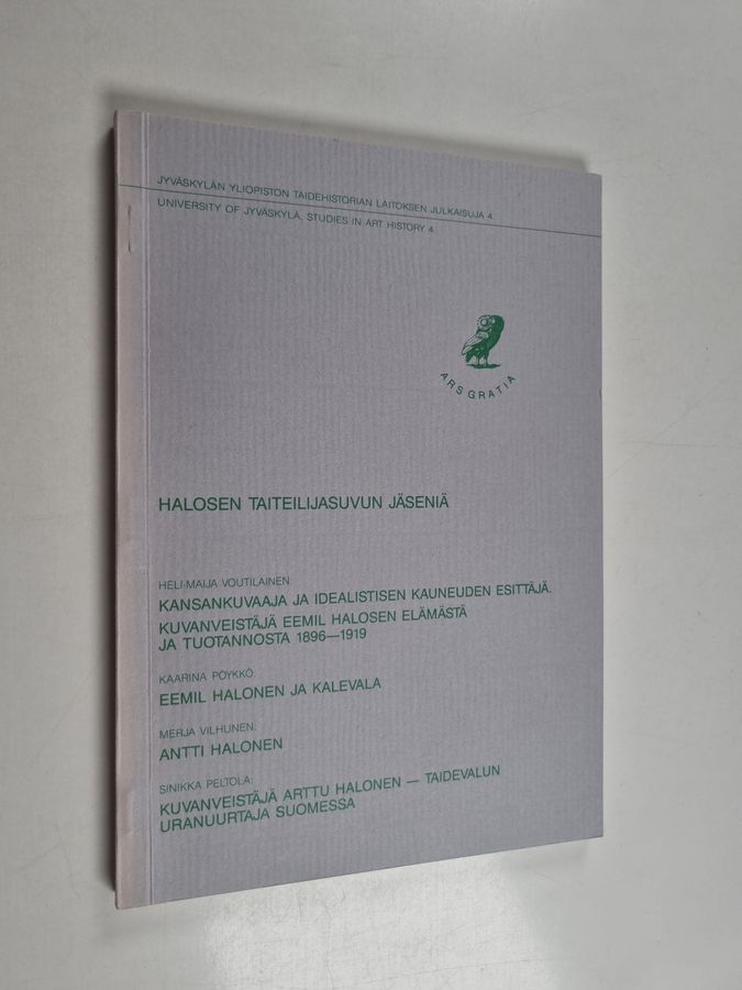 Halosen taiteilijasuvun jäseniä.