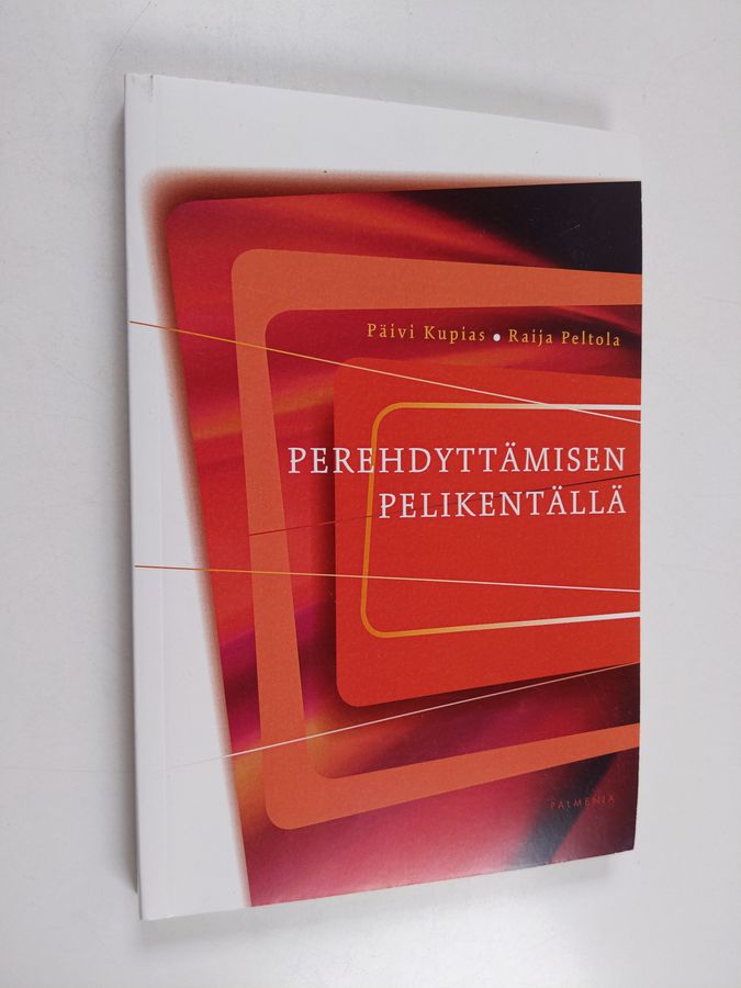 Päivi Kupias & Raija Peltola : Perehdyttämisen pelikentällä