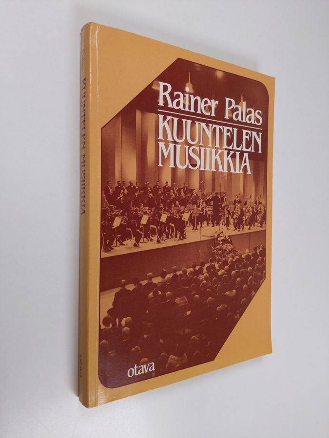 Kuuntelen musiikkia