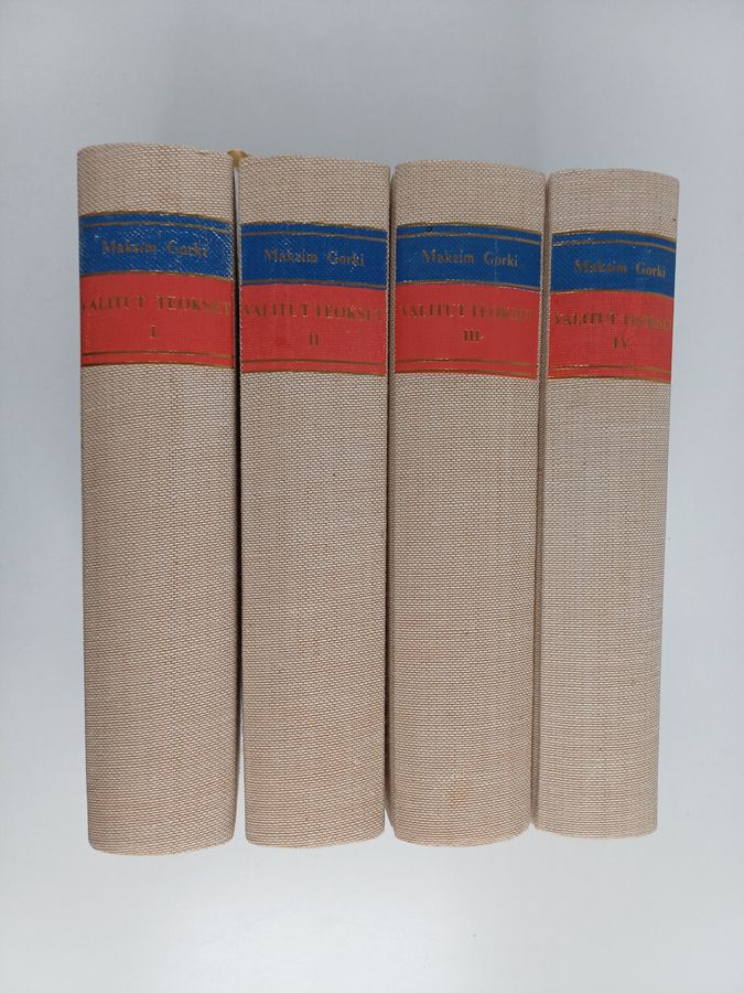 Maksim Gorki : Valitut teokset 1-4 : Kertomuksia ; Äiti, Pohjalla ; Lapsuuteni, Ihmisten parissa ; Yliopistoni, Artamonovien tarina