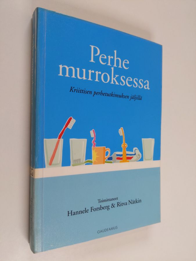 Hannele ym. (toim.) Forsberg : Perhe murroksessa : kriittisen perhetutkimuksen jäljillä