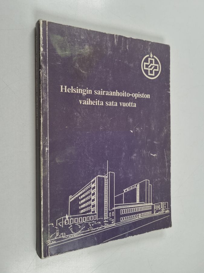 Helsingin sairaanhoito-opiston vaiheita sata vuotta