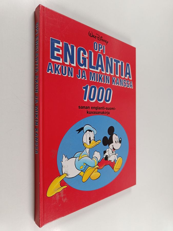 Walt Disney : Opi englantia Akun ja Mikin kanssa