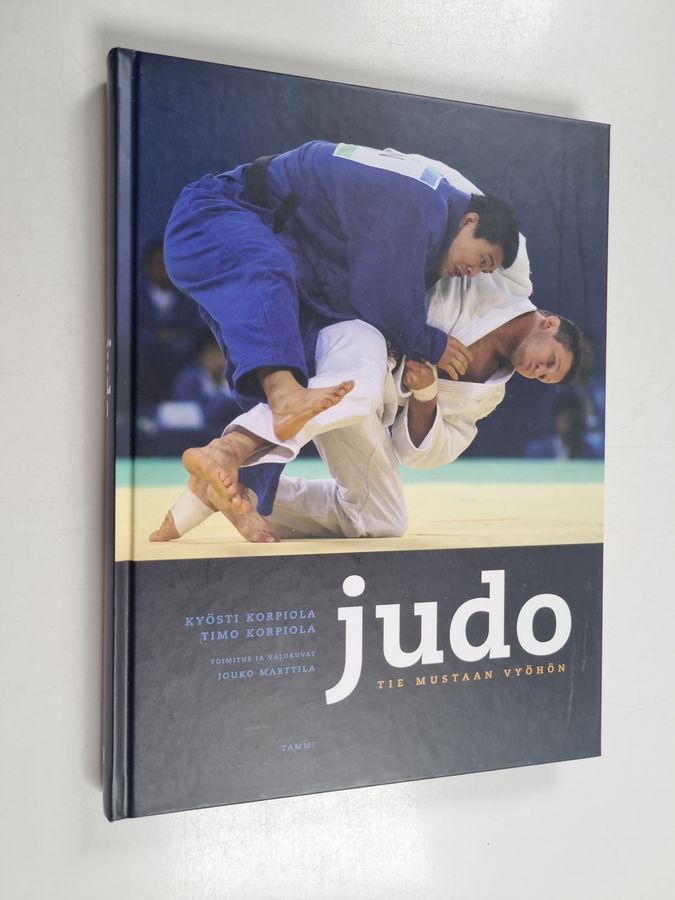 Kyösti Korpiola & Timo Korpiola : Judo : tie mustaan vyöhön